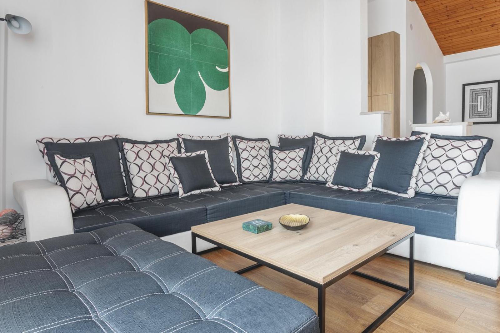 Center Apartment Golden Ray Бол Стая снимка